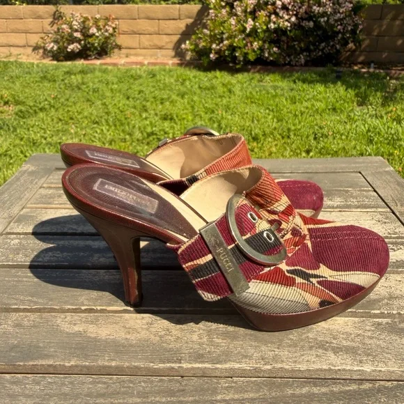 Emilio Pucci Red and Cream Patterned Velvet-Textured Mules - Picture 2 of 5